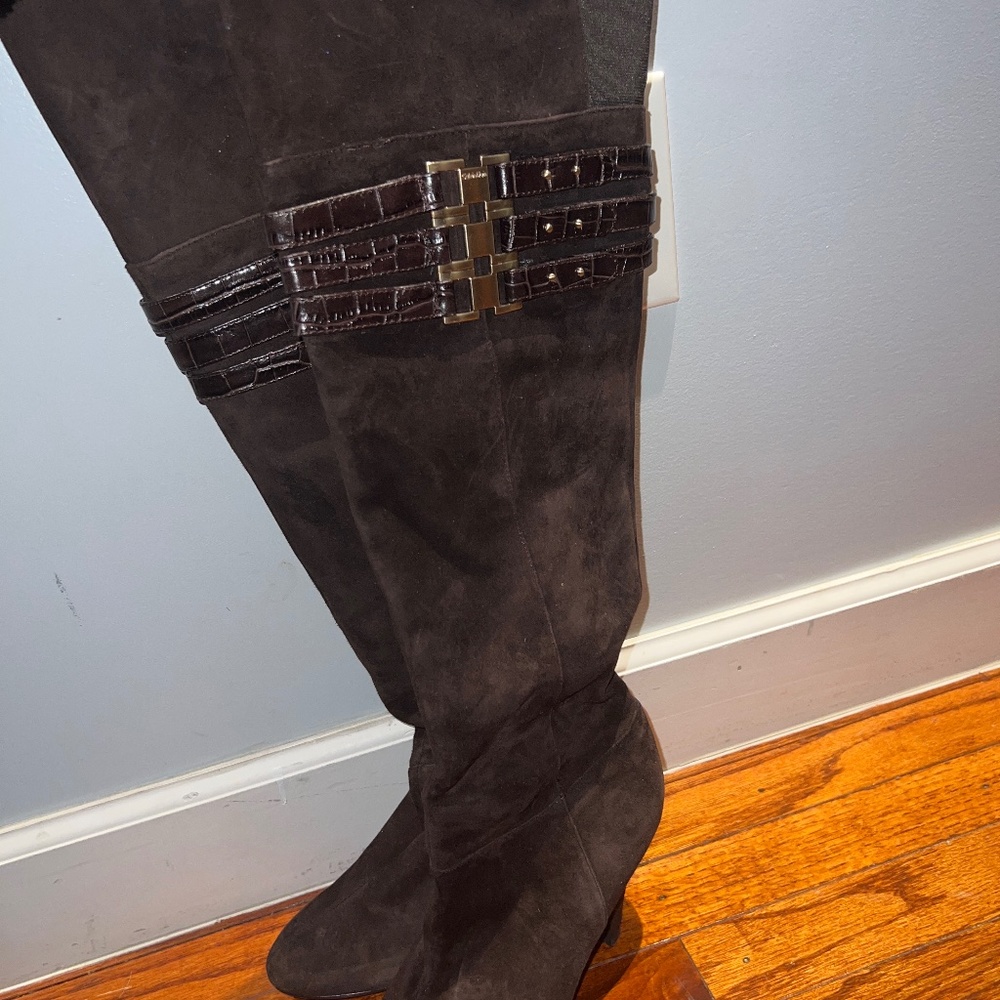 Knees high boots